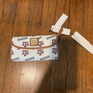 Dooney and bourke aggie wallet